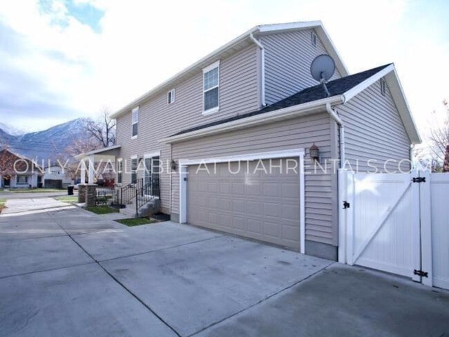 Building Photo - 466 S 400 W