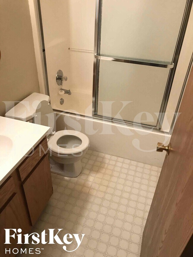 Building Photo - 17812 Sanibel Cir