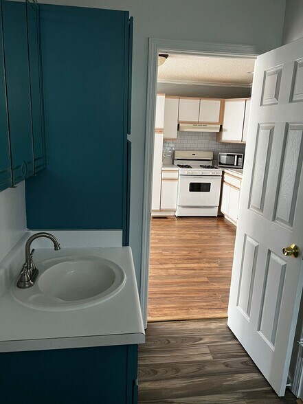 Building Photo - 109 Cypress Dr