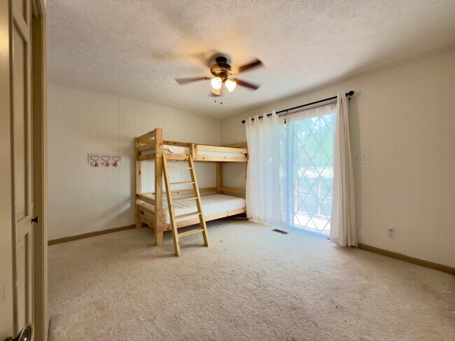 Building Photo - 295 Dogwood