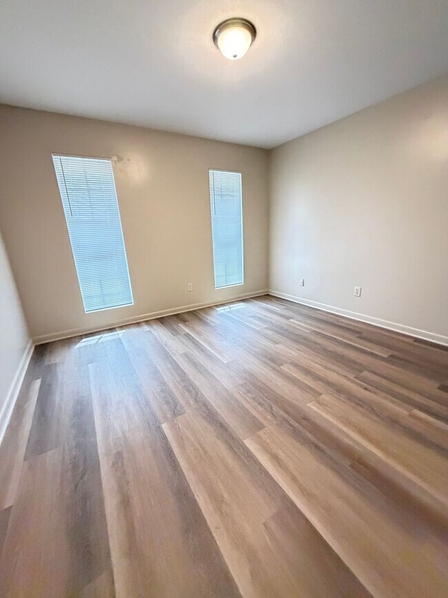 Building Photo - 106 Cantal Dr