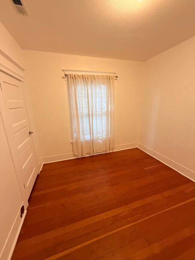 Building Photo - 1316 Northeast Killingsworth Street