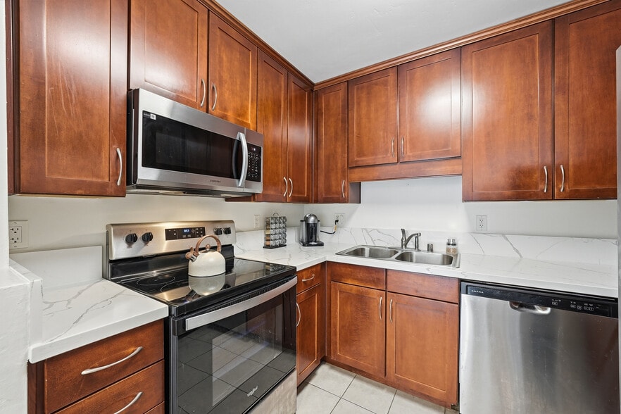 Building Photo - 3815 3rd Ave