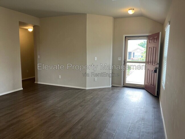 Building Photo - 1357 Dustin Dr