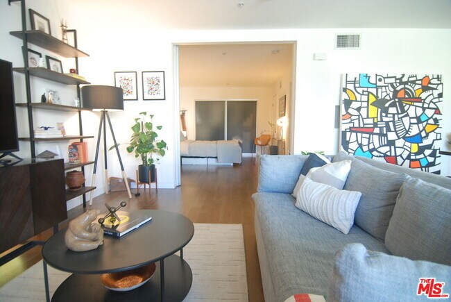 Building Photo - 901 Flower St