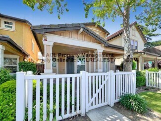 Building Photo - Spacious 3-Bed, 2.5-Bath Home in Prime Bre...