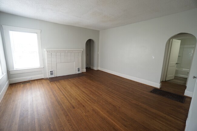 Building Photo - 1906 15th Ct N