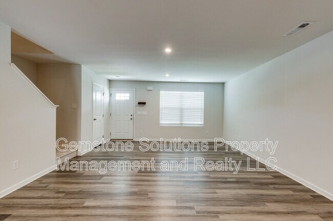 Building Photo - 2057 Westchester Dr