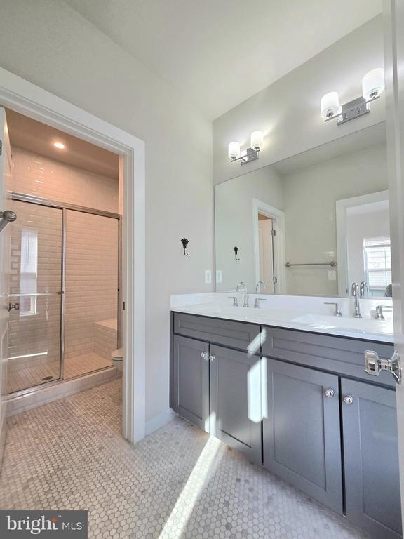 Building Photo - 820 Fern Pl NW