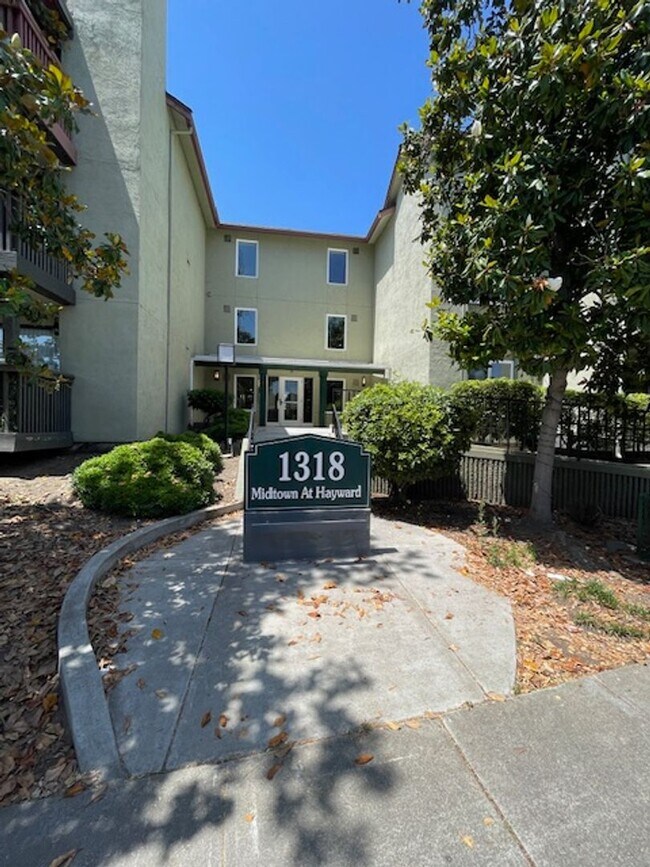 Primary Photo - Available Now - 2 Bedroom 2 Bath Condo in ...