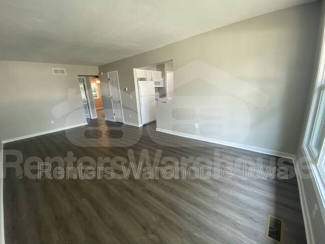 Building Photo - 507 9th St SE