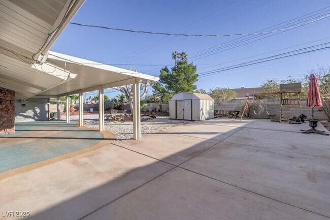 Building Photo - 3701 Pyramid Dr