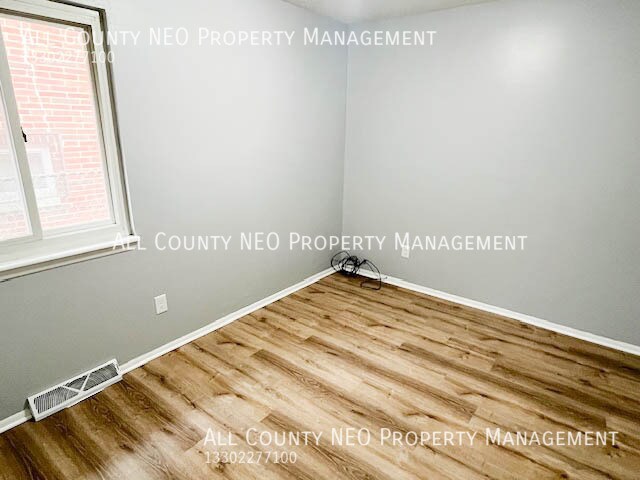 Building Photo - 1080 E 167th St