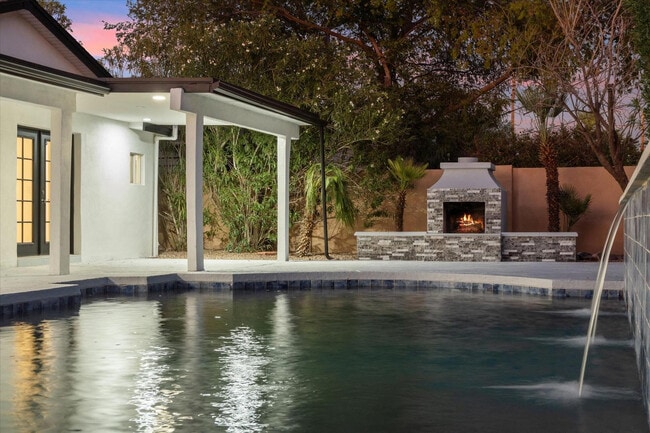 Building Photo - 8525 E Clarendon Ave