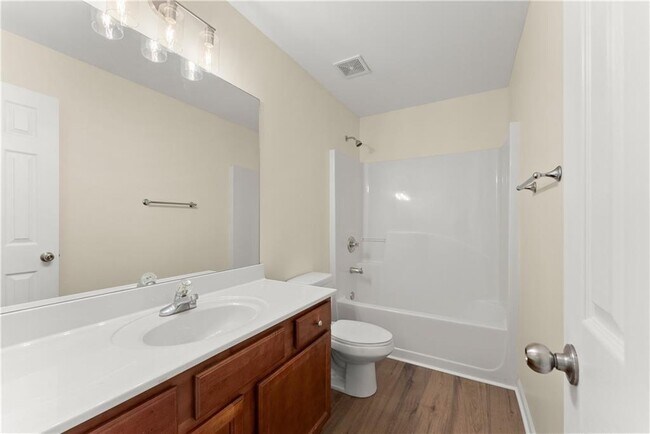 Building Photo - 5165 Sherwood Way