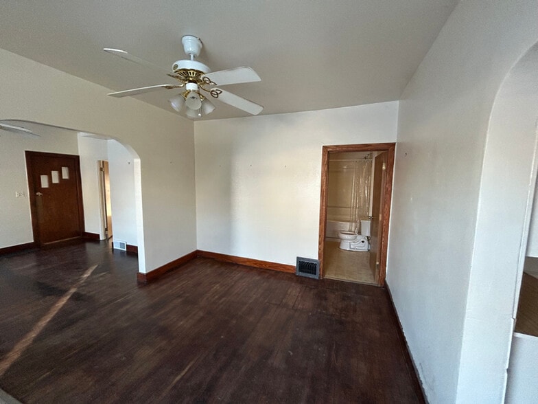 Building Photo - 1897 E Newberry St