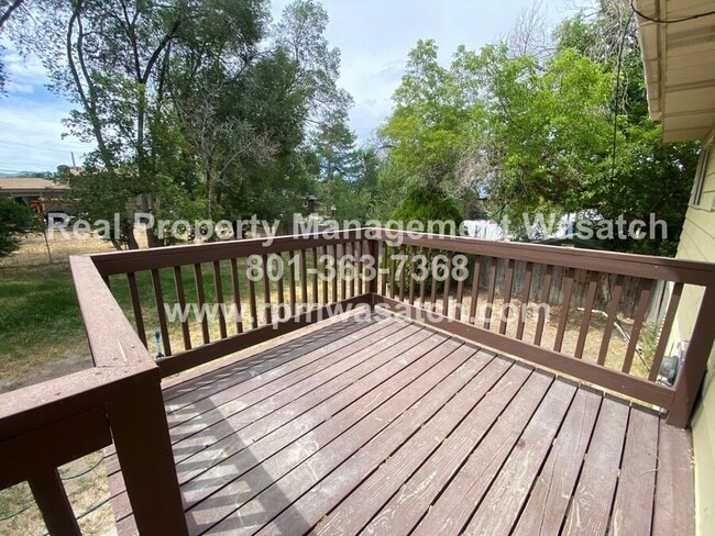 Building Photo - 1098 E Violet Cir