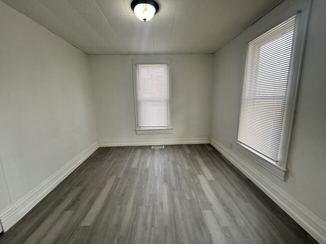 Building Photo - 924 Murphy Ave