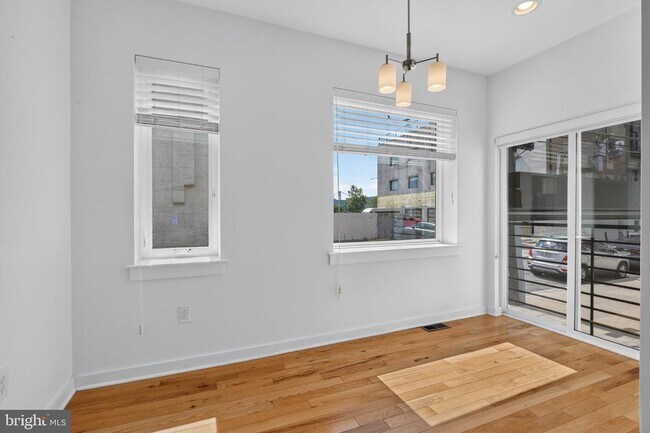 Building Photo - 950 Shackamaxon St