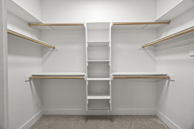 Building Photo - 2043 S Florida Way