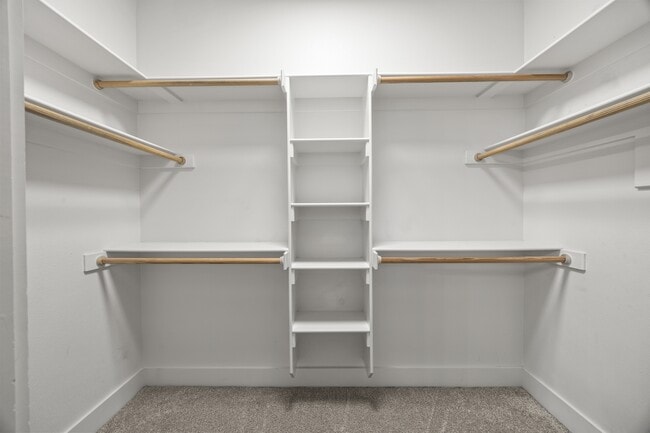 Building Photo - 2051 S Florida Way