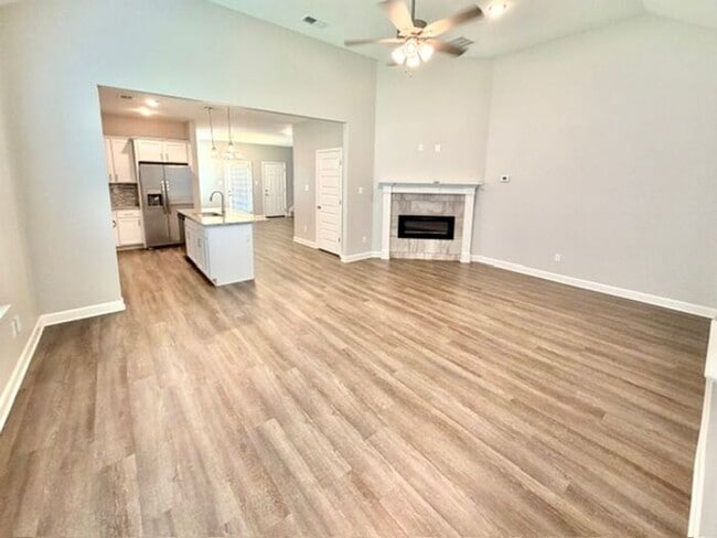 Building Photo - Now Leasing In Somerville!