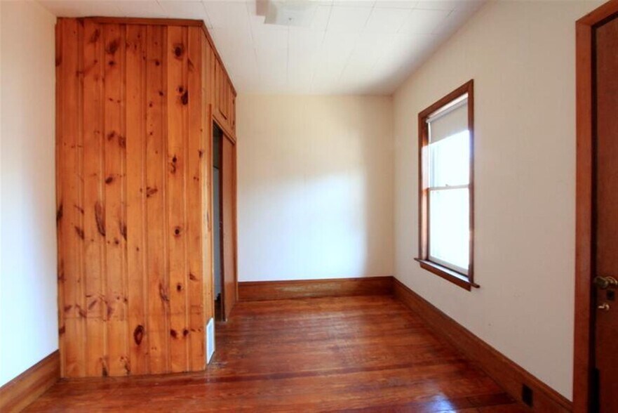 Building Photo - 92 Rogers Ave