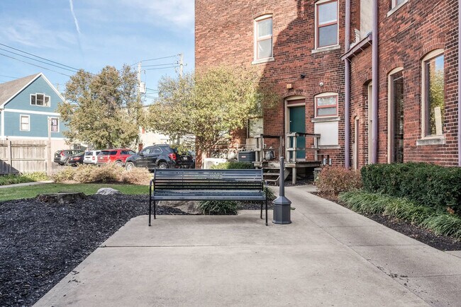 Building Photo - 615 N East St