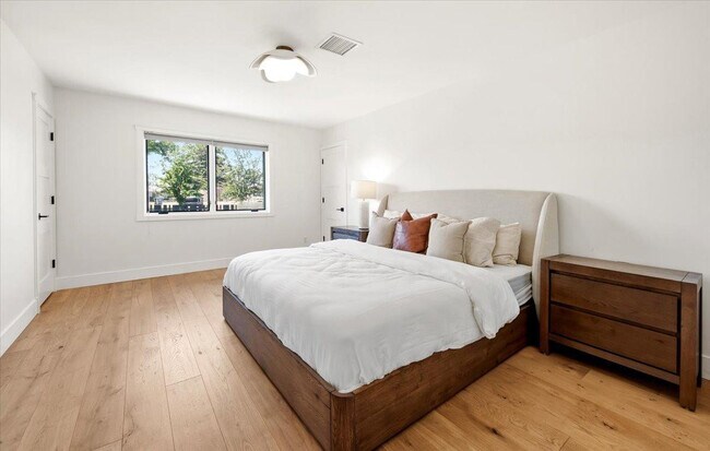 Building Photo - 3631 N 54th Ct