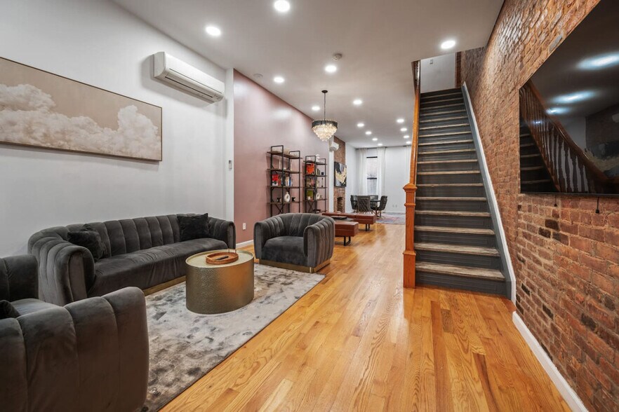 Building Photo - 283 Pleasant Ave
