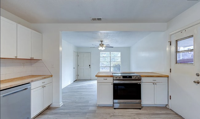 Building Photo - 1029 Amber Dr