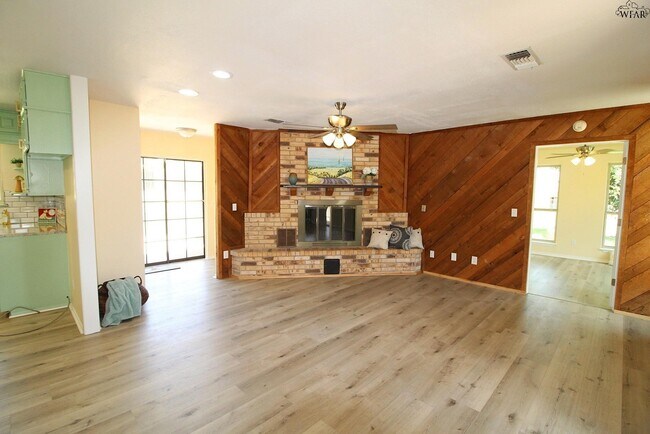 Building Photo - 1218 Christine Rd