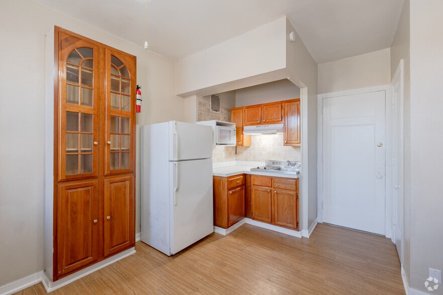 2BR, 1.5BA - 800SF - Kitchen - Pike St. Rentals LLC