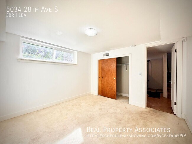 Building Photo - 5034 28th Ave S