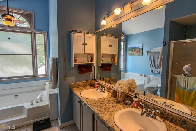 Building Photo - 138 Rockspray Ridge