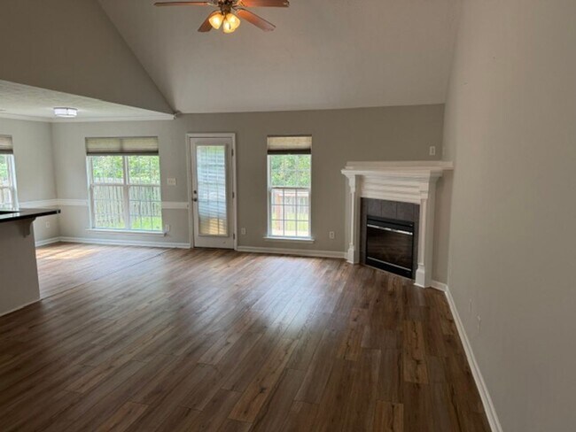 Building Photo - 514 Lory Ln