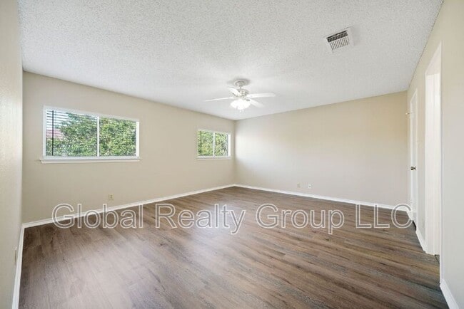 Building Photo - 1117 Stone Hollow