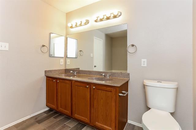 Building Photo - 3011 Clemente Dr