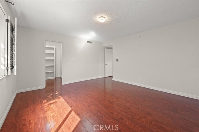 Building Photo - 9000 Vanalden Ave