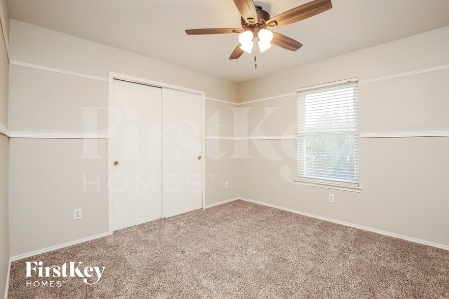 Building Photo - 3438 Columbia Dr