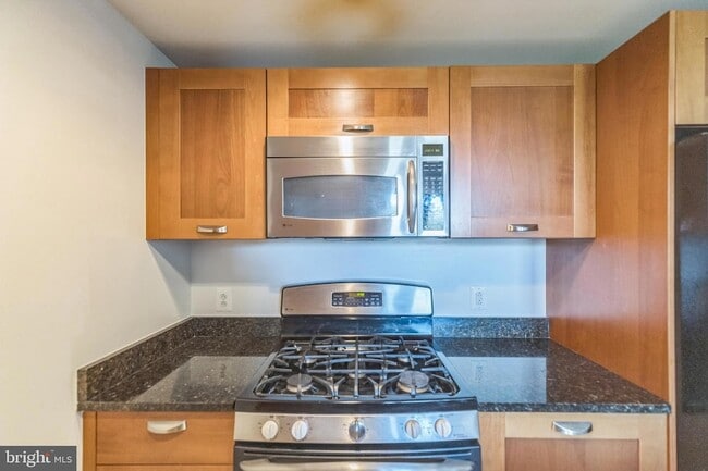 Building Photo - 2451 Midtown Ave