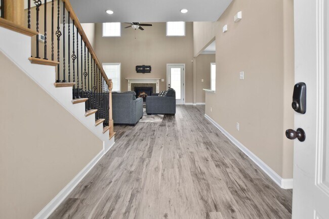 Building Photo - Pet Friendly Four Bedroom!