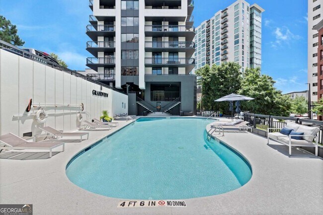 Building Photo - 3481 Lakeside Dr NE