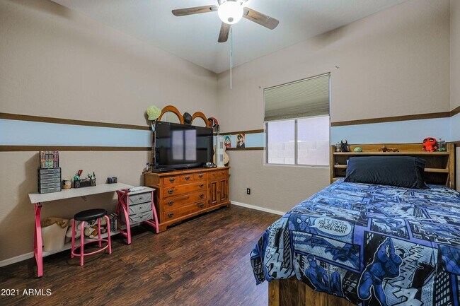 Building Photo - Gorgeous fully upgraded single level 4 bed home with private pool in North Peoria