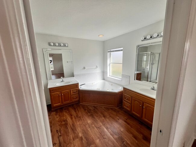 Building Photo - 10900 SW 45th Terrace