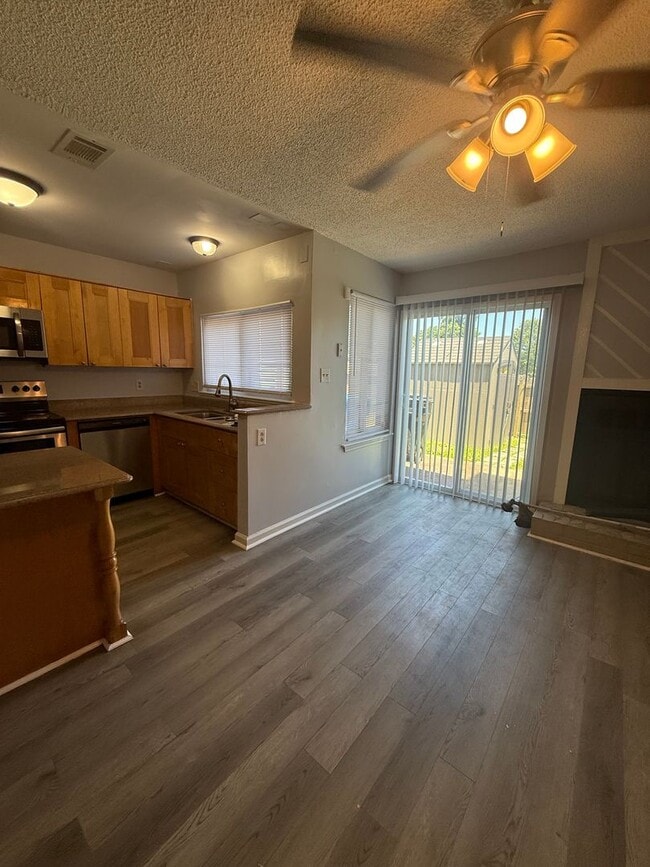 Building Photo - Stunning 3 Bedroom 2.5 Townhome Located in...