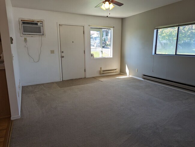 Building Photo - 1 Bedroom Pet-Friendly Casita