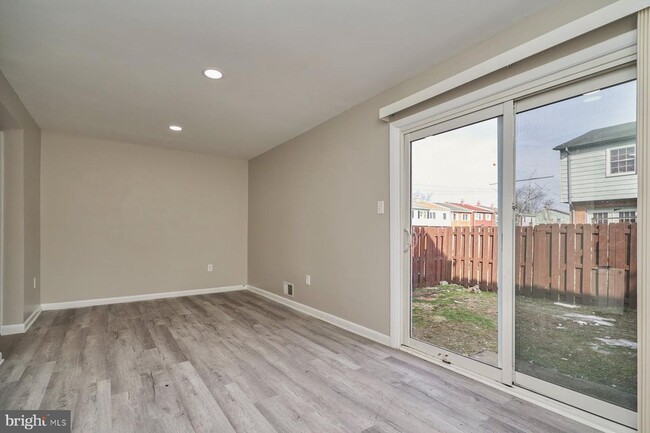 Building Photo - Charming 3-Bedroom Townhome in the Heart o...