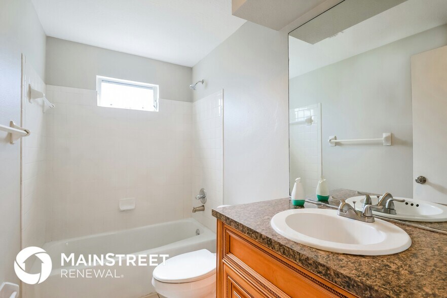 Building Photo - 2827 Marshall Dr