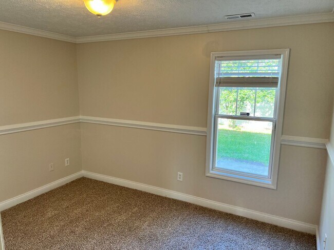 Building Photo - Beautiful 4br, 2.5 bath home in the Jack B...